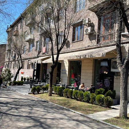 Komitas Apartement Jerevan Buitenkant foto